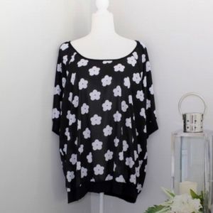 EUC NY Collection Black and Purple Floral Top Sz 2X